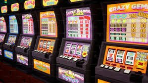 ngn loginစလော့ဂိမ်း ကစားနည်း MMK ငွေသွင်းပြီး Slots ကစားနေသောမြင်ကွင်း